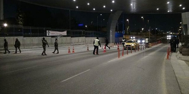 'Dur' ihtiyarına uymayan minibüs, İstanbul polisini alarma geçirdi