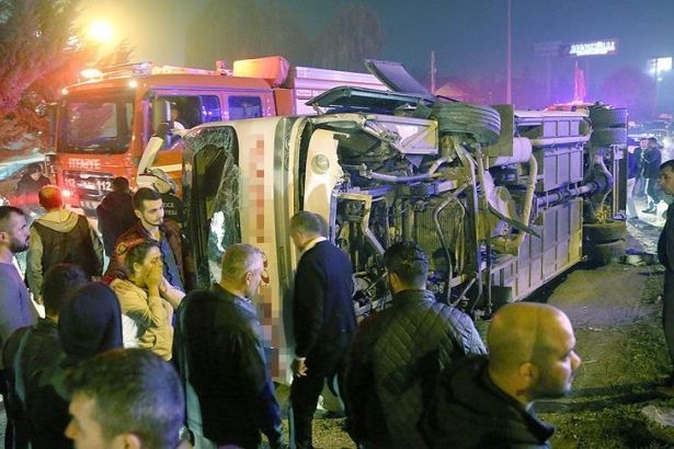 Düzce'de yolcu otobüsü devrildi: 9 yaralı