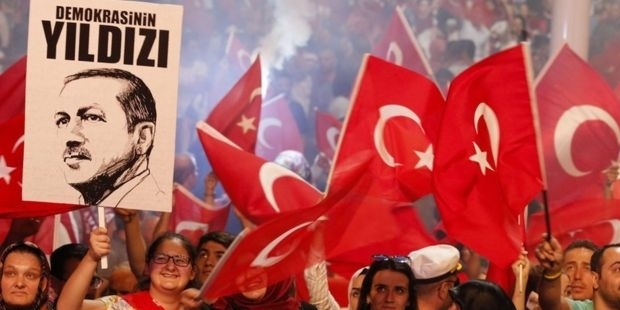 Economist: Erdoğan demokrasiyi hızla çökertme çabasında!