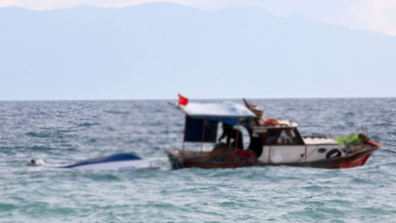 Ege'de sığınmacıları taşıyan tekne battı: 2’si çocuk 7 kişi yaşamını yitirdi