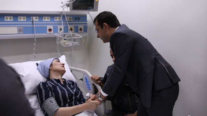 Ekrem İmamoğlu,Neslican Tay'ın ailesini hastanede ziyaret etti; ağladı
