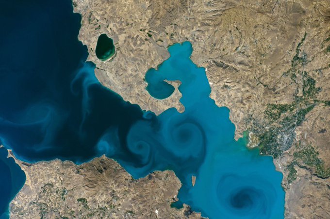 Emine Erdoğan ve Soylu'dan NASA yarışmasındaki Van Gölü fotoğrafına destek çağrısı