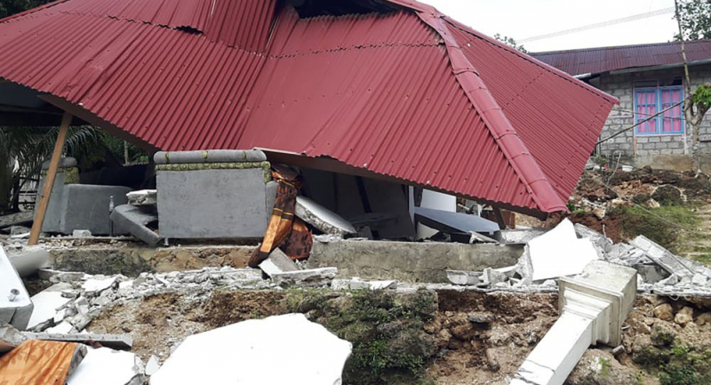 Endonezya depreminde ölü sayısı 36'ya çıktı