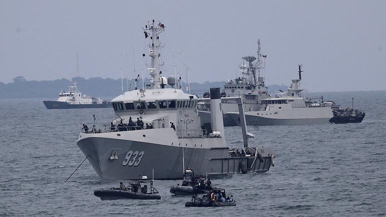 Endonezya'da 53 kişinin bulunduğu denizaltı ile irtibat kesildi 