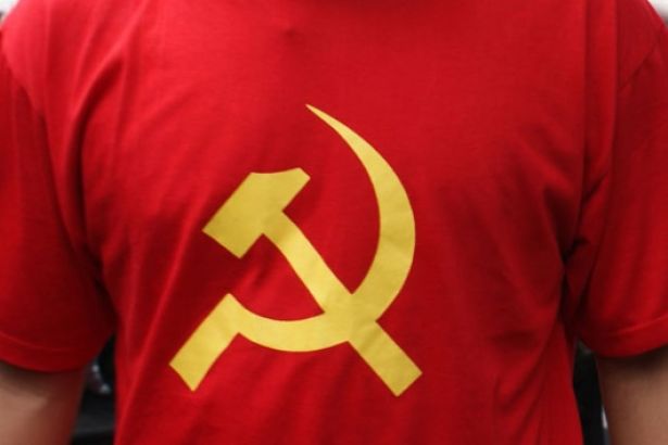  Endonezya'da orak-çekiçli tişört giyen Rus vatandaşı gözaltına alındı