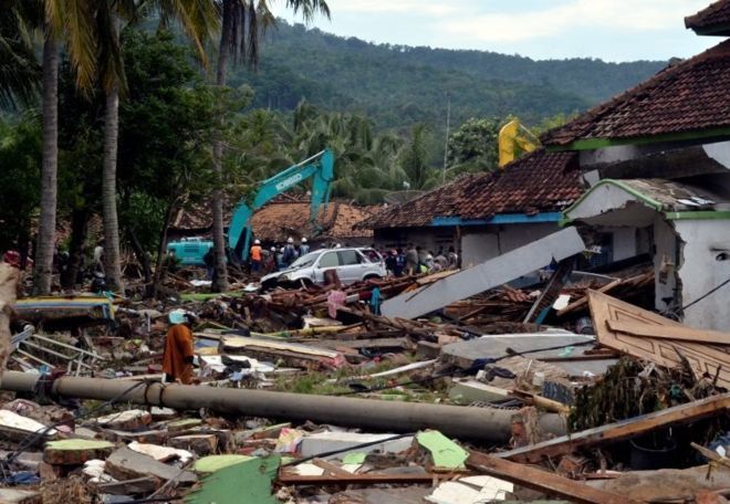 Endonezya'da tsunami: Ölü sayısı 400'e yaklaştı!