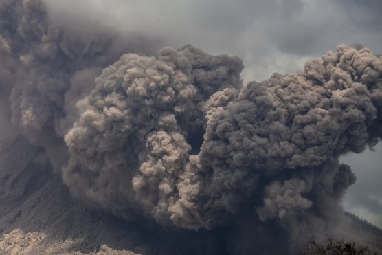 Endonezya’da yanardağ patlaması!