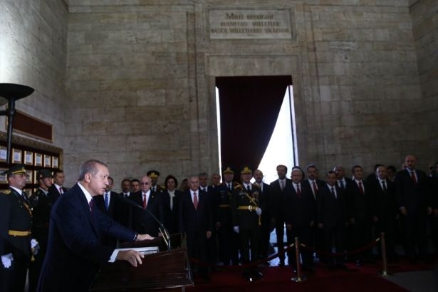 Erdoğan Anıtkabir Defteri'ne Osman Gazi ve Yavuz Sultan Selim Köprüsü'nü yazdı!