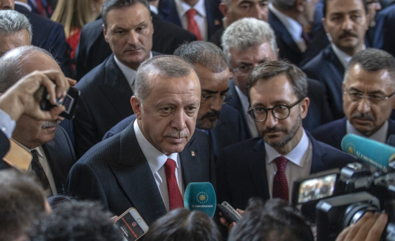 Erdoğan: Bülent Arınç'ı esefle karşıladım