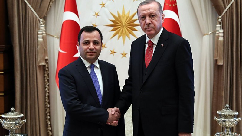 Erdoğan, hukukta yaşanan ihlalleri sık sık dile getiren AYM başkanı Zühtü Arslan'la görüştü