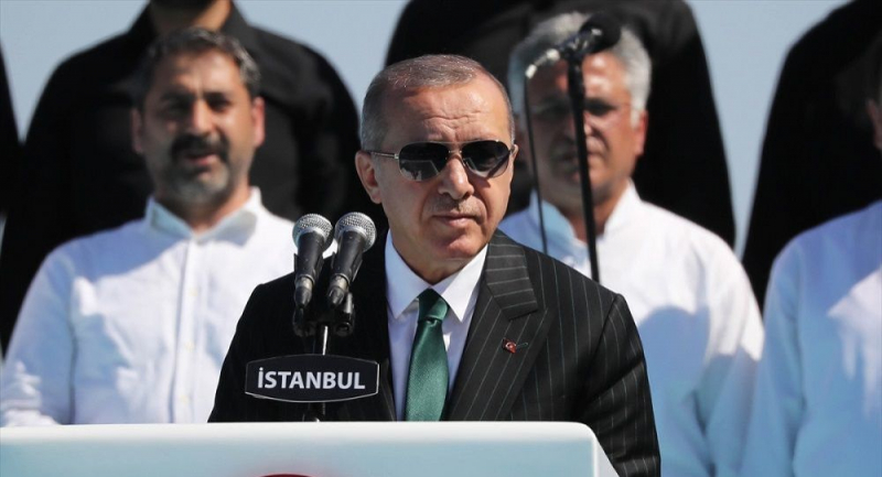 Erdoğan: İstanbul'u sel bastı, beyefendi tatilde