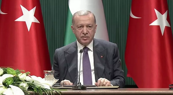 Erdoğan: Kapıları açacak olursak Yunanistan ne yapar bilemem. Ege'de botları şişleyen Yunanistan'dır 