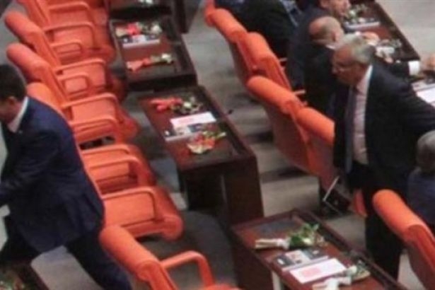 Erdoğan meclise gelince Baykal salonu terk etti!