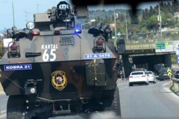Erdoğan'ın konvoyunda ağır silahlarla donatılmış zırhlı araç!