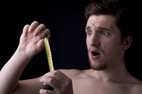 Erkeklerde neden penis evrimleşmişken testisler küçük kalmıştır?