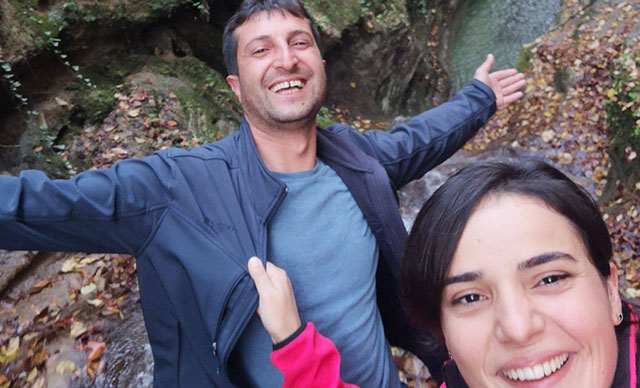 Eşiyle evlerinde ölü bulunan Zeynep'in babası konuştu