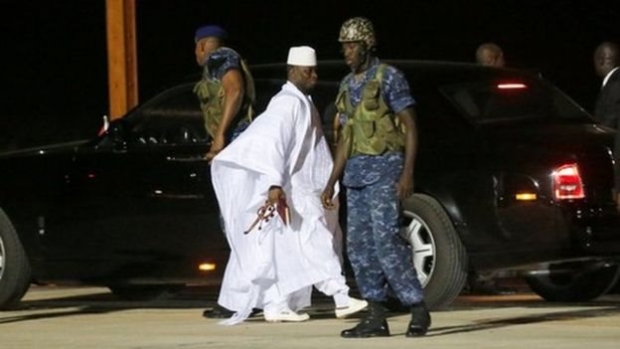 Eski Gambiya lideri sürgüne gitti, 11 milyon dolar kayıp