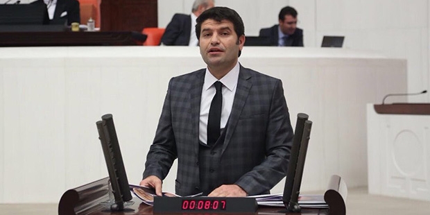 Eski HDP milletvekili Aslan gözaltına alındığını duyurdu