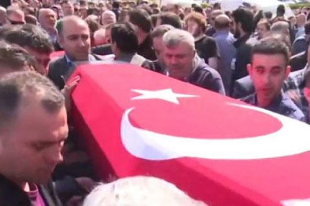 Eskişehir'de cenaze töreninde rektöre ihmal tepkisi