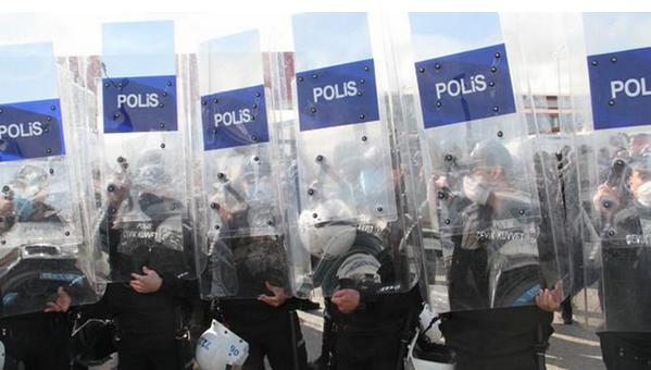 Eskişehir'deki elektrik faturası protestosuna polisten müdahale