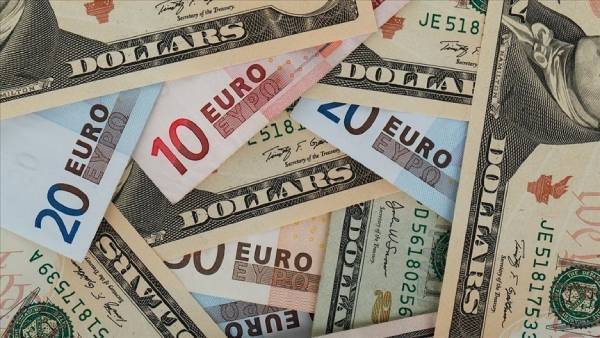 Euro, 31'i gördü, dolarda yükseliş sürüyor