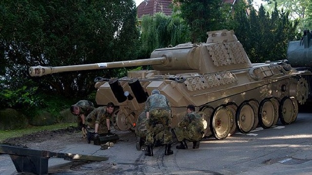 Evinden 2. Dünya Savaşı'ından kalma tank çıktı!