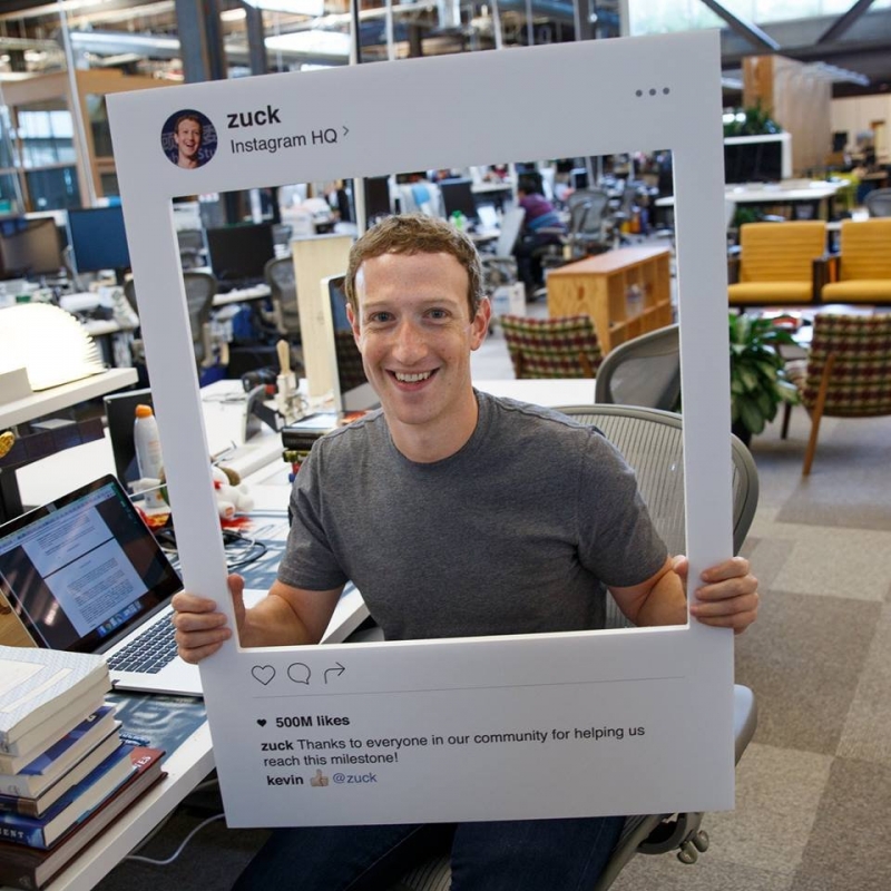 Facebook kurucusu Mark Zuckerberg'in fotoğrafındaki ilginç detay!