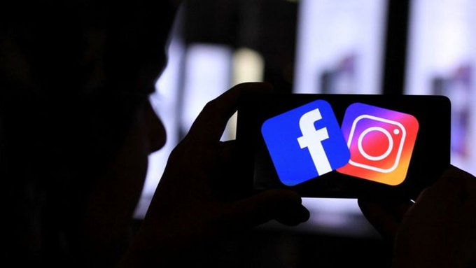 Facebook ve Instagram'a 'Kullanıcıların kameralarını açarak casusluk yapıyor' suçlaması