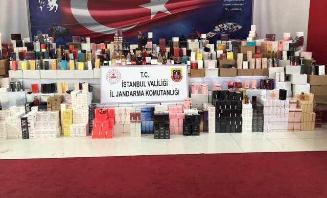 Fatih'te 20 milyon liralık sahte parfüm ele geçirildi