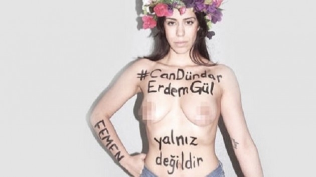 Femen'den Can Dündar'a destek!