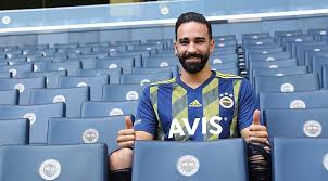Fenerbahçe yeni transferi Adil Rami ile sözleşme imzaladı