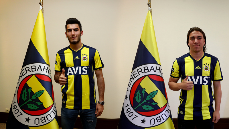 Fenerbahçe'den iki genç futbolcusuna profesyonel sözleşme