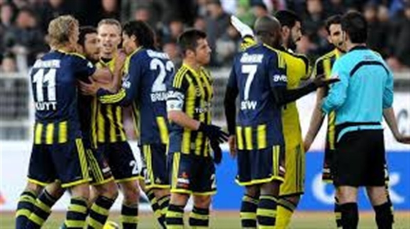 Fenerbahçe'ye tribün kapatma cezası!