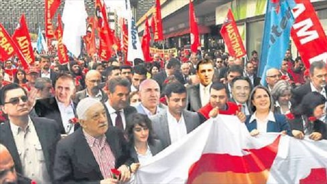 Fethullah Gülen Taksim'de! Takvim'den güldüren photoshop...