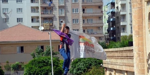 Figen Yüksekdağ bayrak indirme olayı provokasyon!