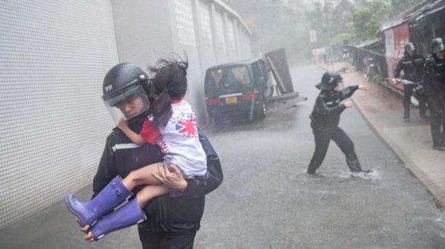 Filipinlerde tayfun nedeniyle 66 kişi hayatını kaybetti