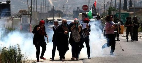 Filistinli kadınların eylemine saldırı!