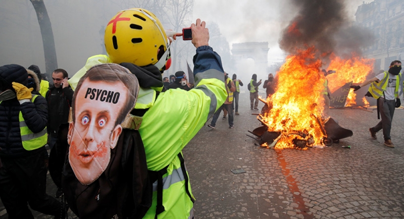 Fransa basını: Sarı Yelekler mağaza ve restoranlara 200 milyon euroluk zarar verdi