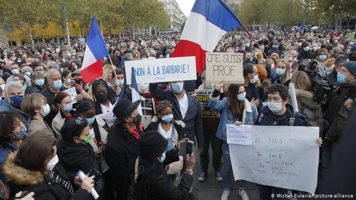 Fransa'da radikal İslam'la mücadele yasası yürürlüğe girdi