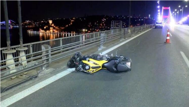 FSM Köprüsü'nde motosikletin ön tekerini kaldıran sürücü yaşamını yitirdi