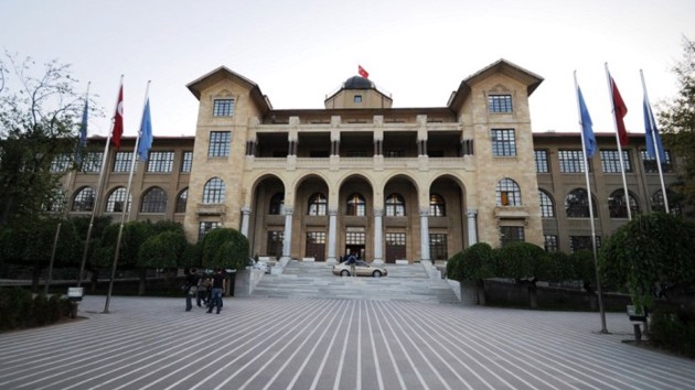 Gazi Üniversitesi Atatürk’ü sildi!