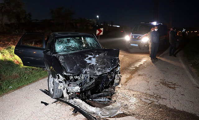 Gaziantep'te iki otomobil kafa kafaya çarpıştı: 1 ölü, 7 yaralı