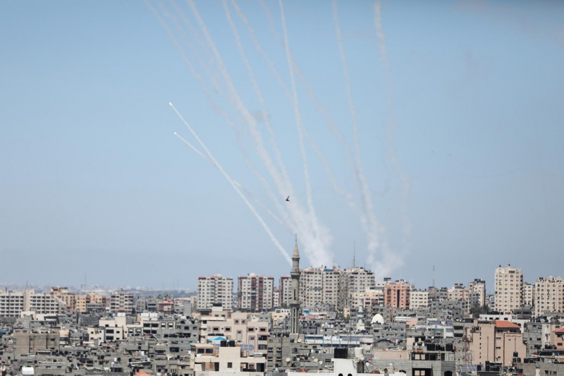 Gazze'den atılan roketler nedeniyle bir İsrailli hayatını kaybetti