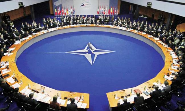 Gorbaçov: NATO savunmadan bahsediyor ama savaşa hazırlanıyor!