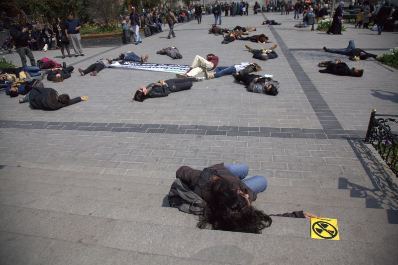 Greenpeace’ten Akkuyu temel atma törenine eş zamanlı protesto!