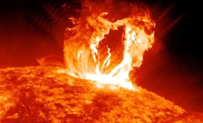 Güneş'te 20 Dünya büyüklüğünde patlama: İletişimi kesebilir