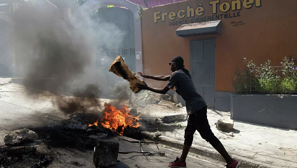 Haiti'de halk zamlara karşı ayaklandı