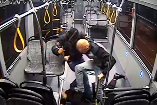 Halk otobüsü şoförüne demir çubuklu saldırı!