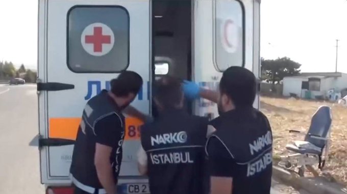 Hasta nakil aracıyla Türkiye'ye uyuşturucu sokmaya çalışanlar yakalandı