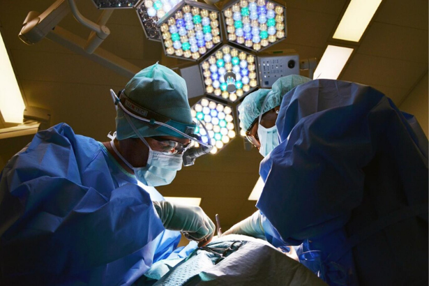Hastanelerde acil olanlar dışında ameliyatlar durduruluyor